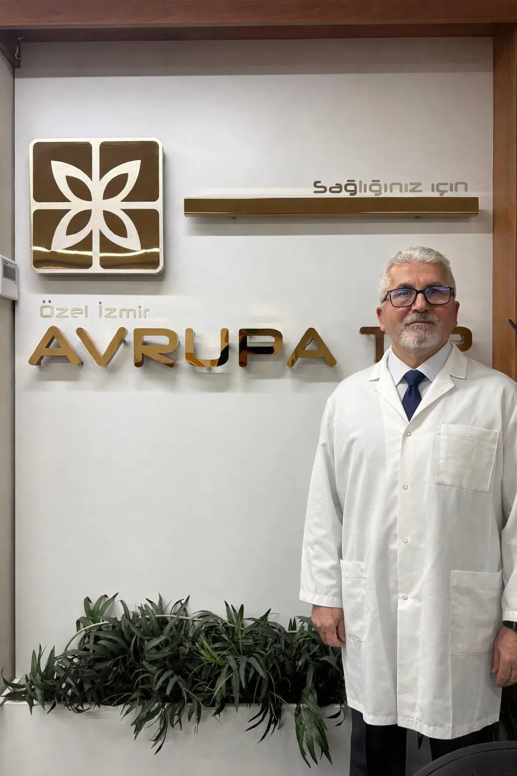 Şunun resmi: Opr. Dr. Mahir Bağcı